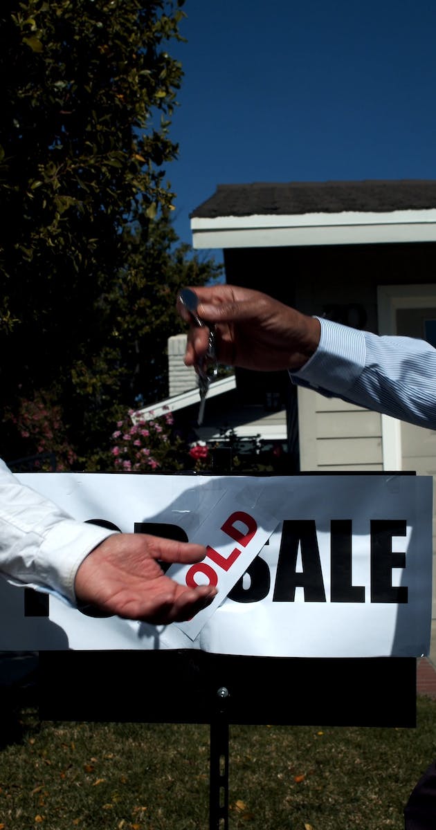 Receiving keys after a hassle-free cash home sale